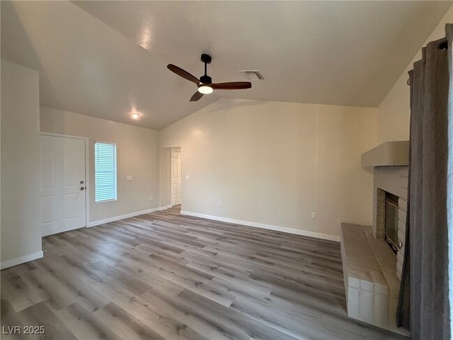 Foto del edificio - 8605 Glenmore Dr