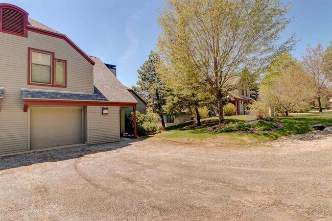 Building Photo - F6 Cobble Ridge Rd