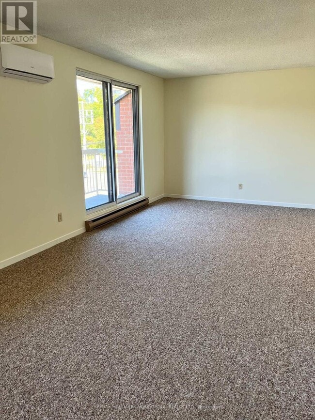 Building Photo - 131-131 Edgehill Dr