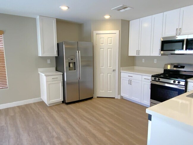 Foto del edificio - 636 Port Talbot Ave