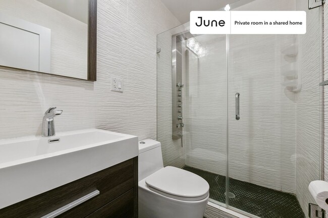 Building Photo - Room in Shared 3 bed/2 bath home in East Village