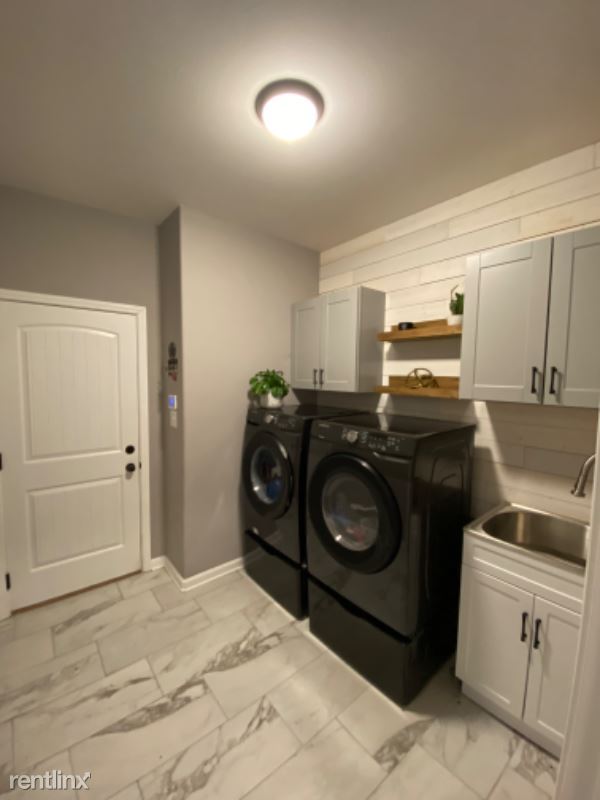 Foto del edificio - 5 br, 3.5 bath House - 1024 Meadowview Ln