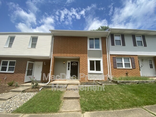 Building Photo - 123 Oak Dr