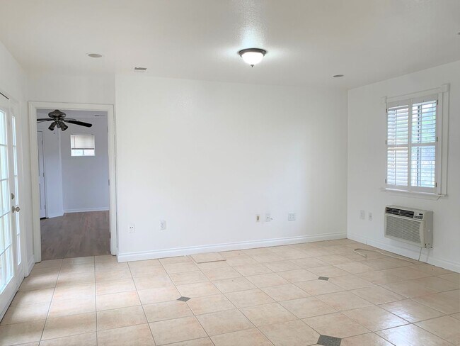 Foto del edificio - COMING SOON! Spacious 4 Bedroom, 3 Bathroom Home with Driveway