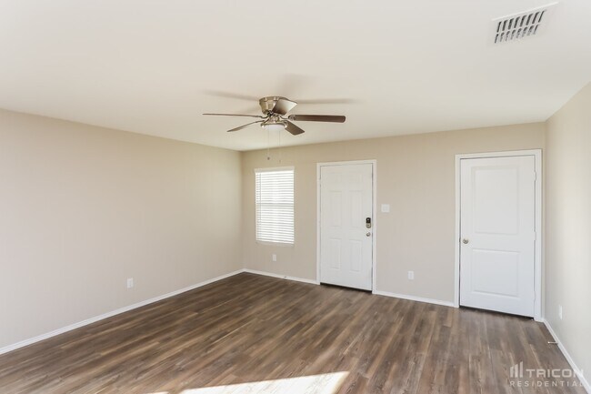 Foto del edificio - 5355 Curwood Dr