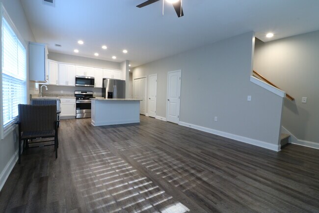 Foto del edificio - 383 E Woodland Dr