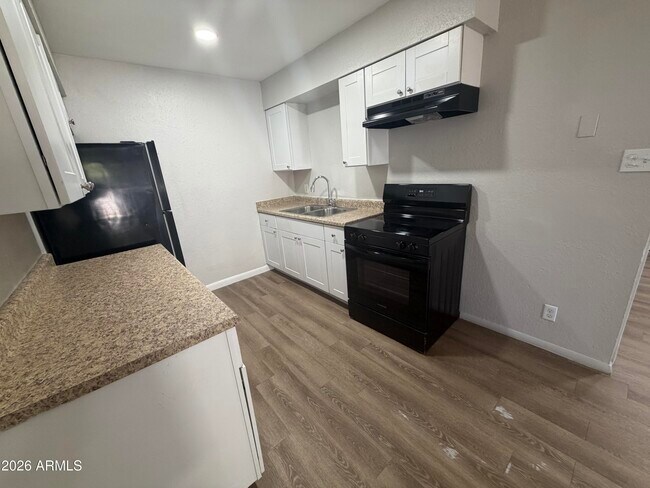 Foto del edificio - 2034 W Cactus Rd