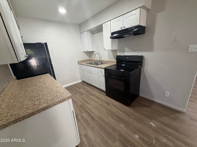 Building Photo - 2034 W Cactus Rd