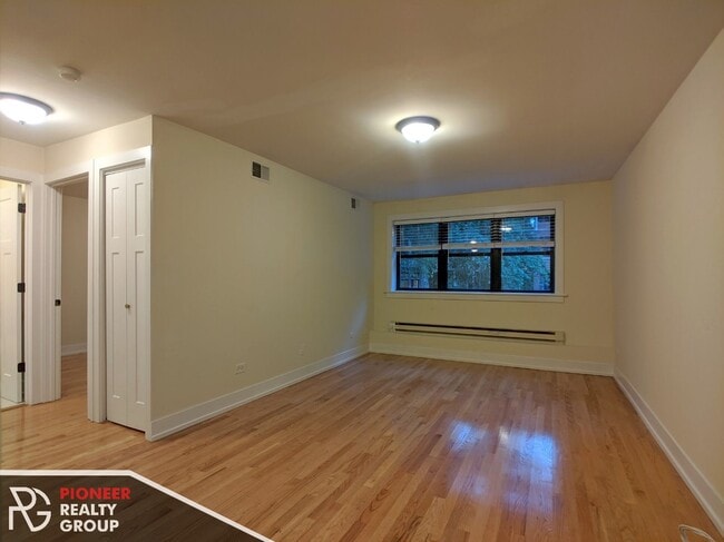 Foto del edificio - 557 W Arlington Pl