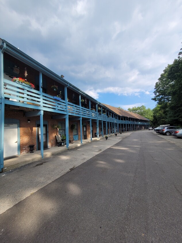 Building Photo - The Lofts on Mill River