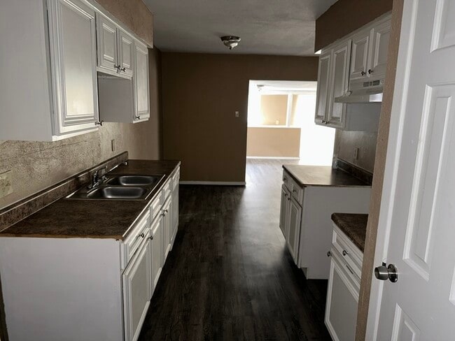 Building Photo - 1722 Dorchester Dr