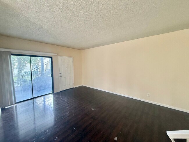 Foto del edificio - SOUTH SAN JOSE - Warm and Inviting condo in desirable neighborhood