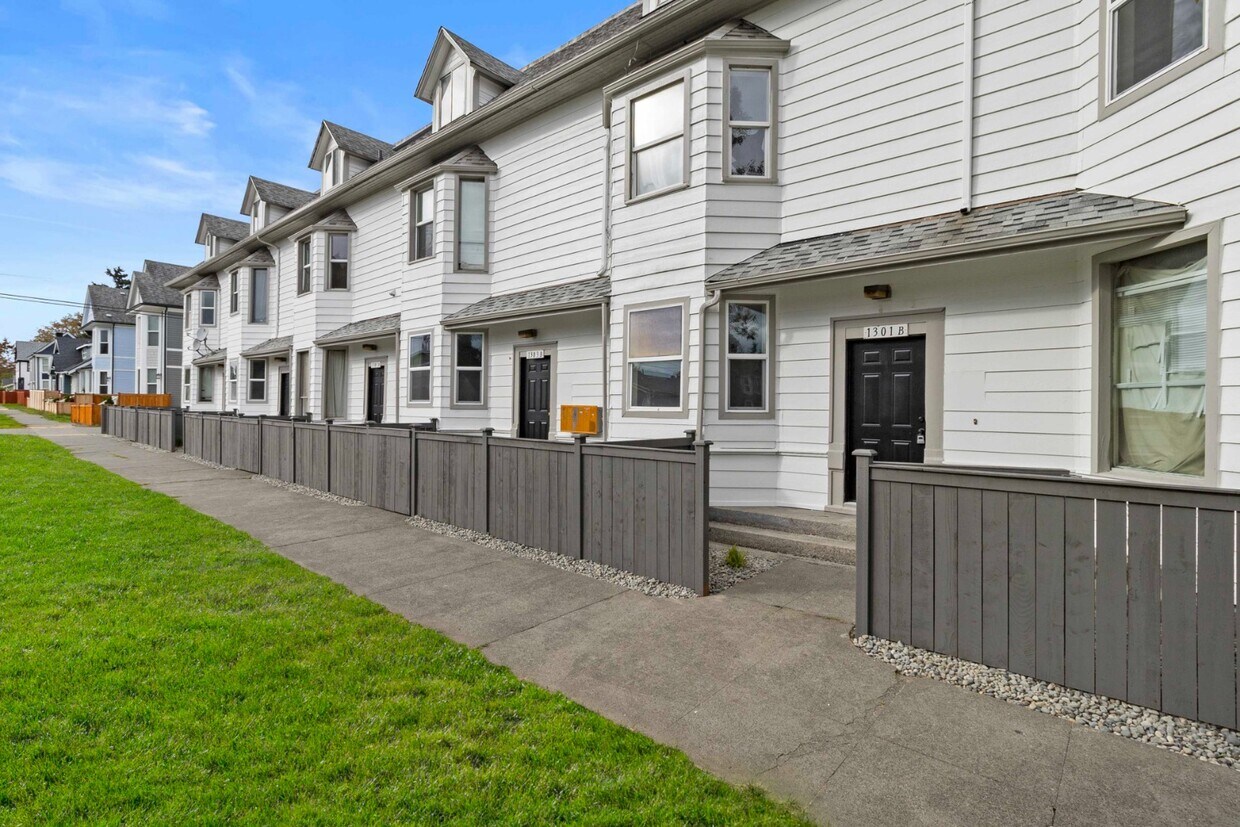 Primary Photo - Charming 3BR Home in Heart of Tacoma - Mod...
