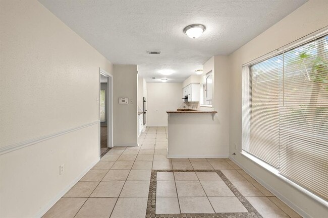 Building Photo - 8531 Quail Hills Dr
