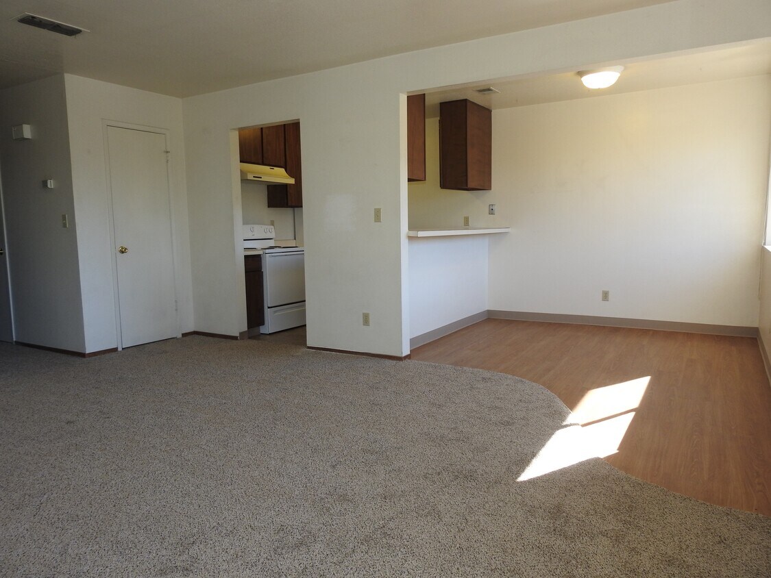 Primary Photo - 2070 Bechelli Ln