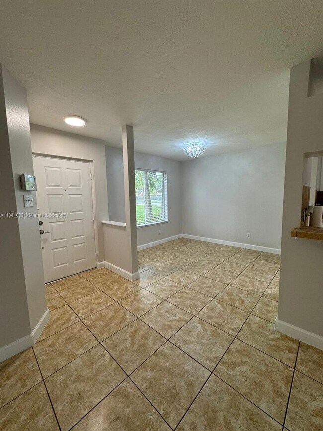 Foto del edificio - 10410 SW 157th Ct