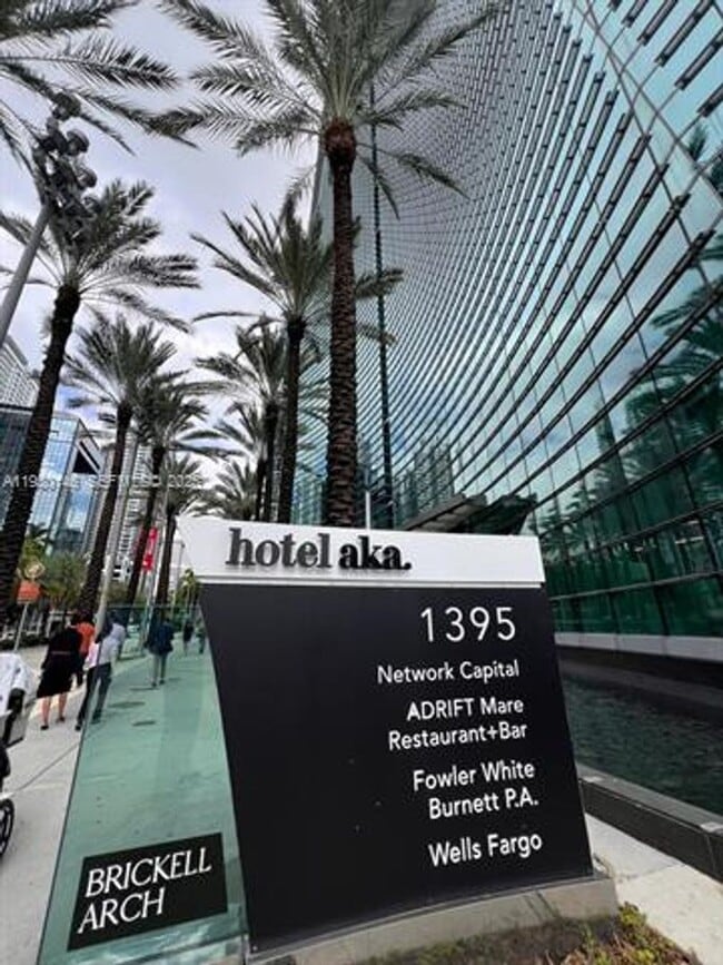Building Photo - 1395 Brickell Ave