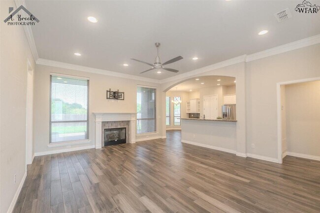 Building Photo - 4938 Spring Hill Dr