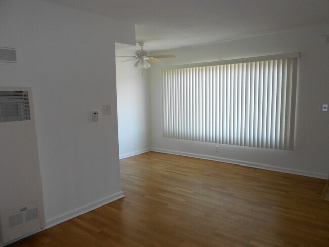 Foto del edificio - 10756 Santa Monica Blvd