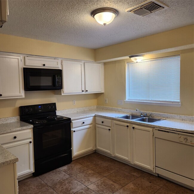 Foto del edificio - 10013 Spring Pl Dr