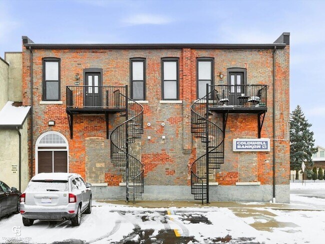Foto del edificio - 804b Lapeer Ave