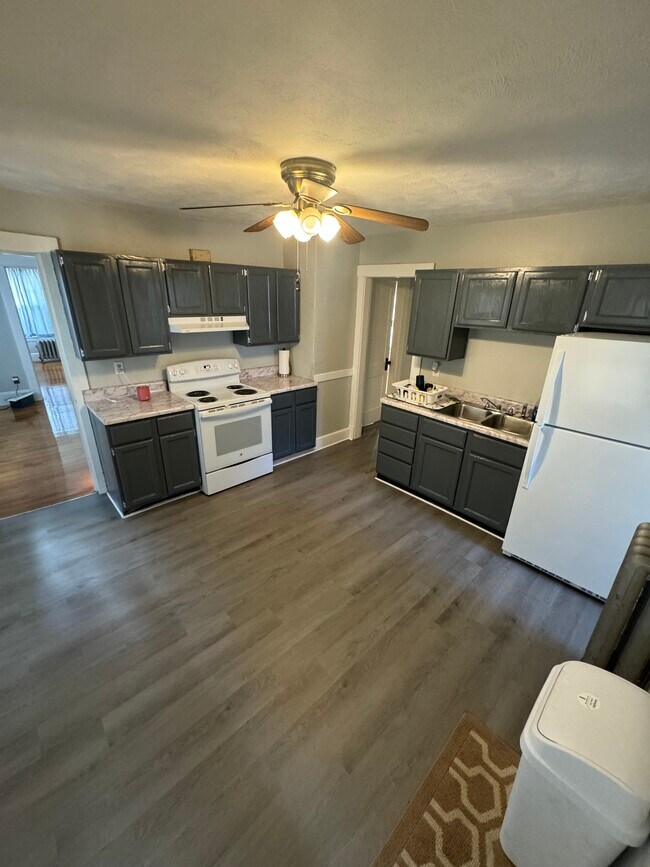 Kitchen - 104 Westford Cir