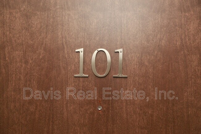Building Photo - 110 E Bald Eagle St
