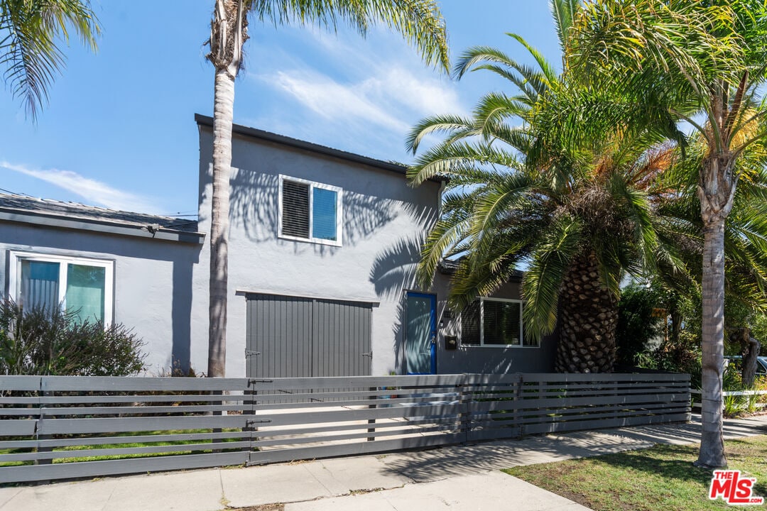 Primary Photo - 2318 Beach Ave