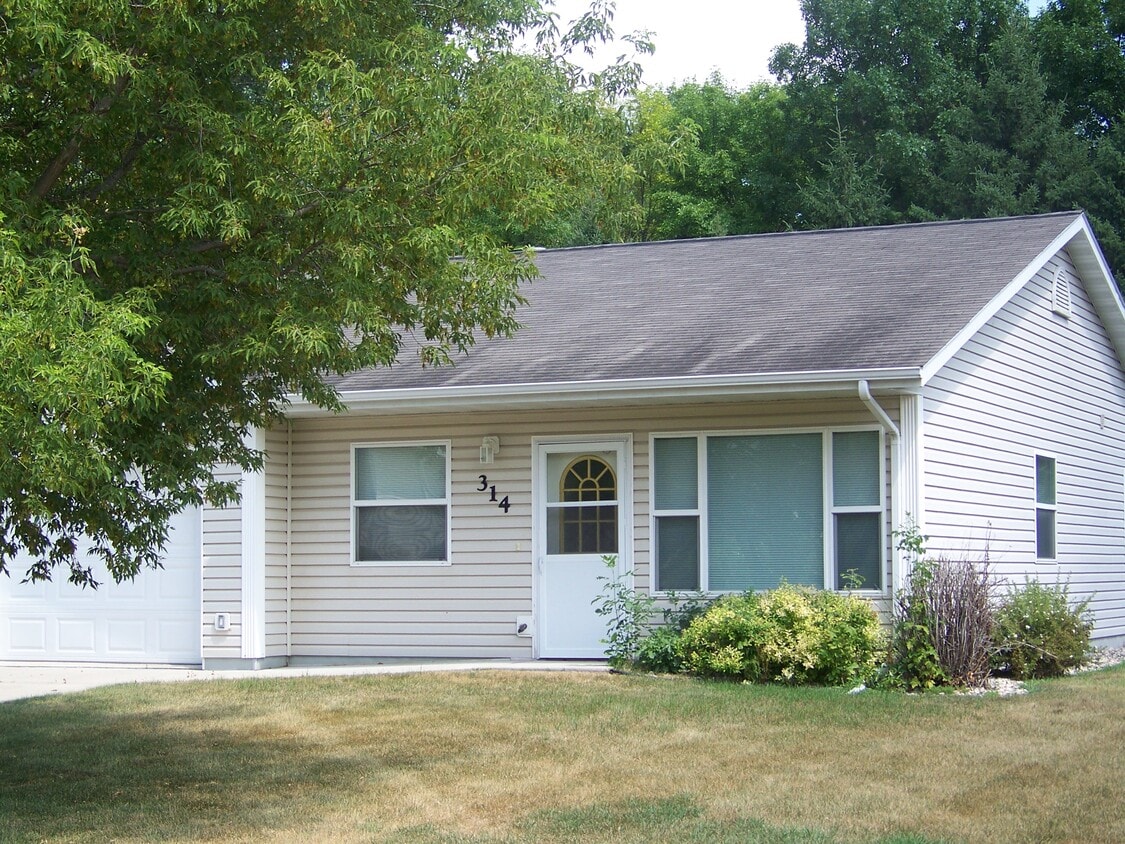 Primary Photo - 314 Hidden Acres Dr NW