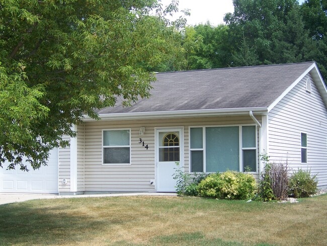 Building Photo - 314 Hidden Acres Dr NW