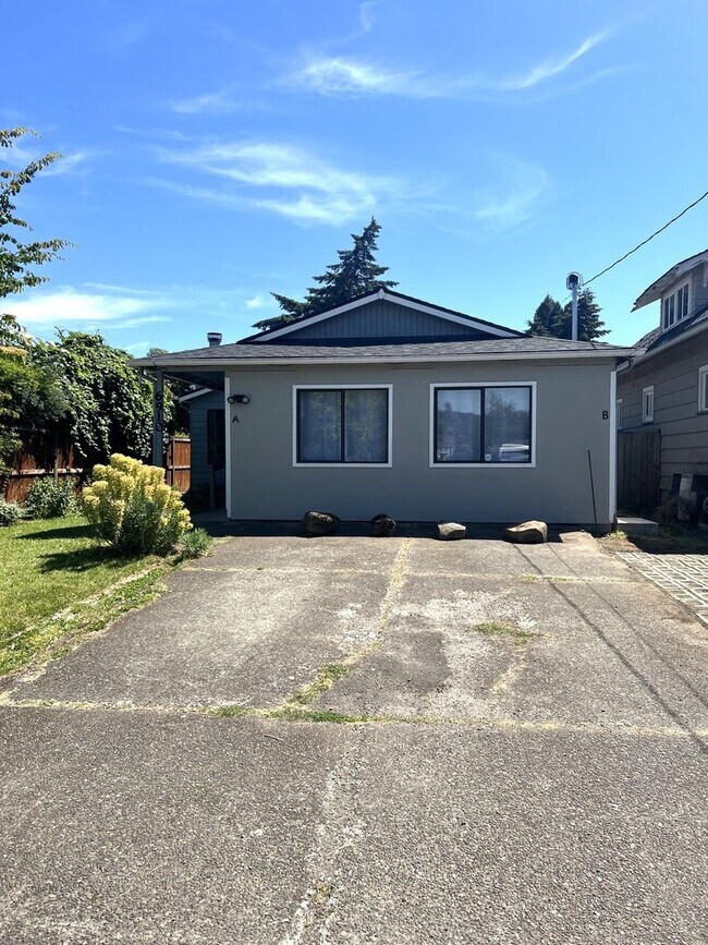 Building Photo - 6910 SE Pardee St
