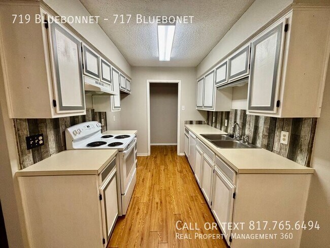Foto del edificio - 719 Bluebonnet-717 Bluebonet