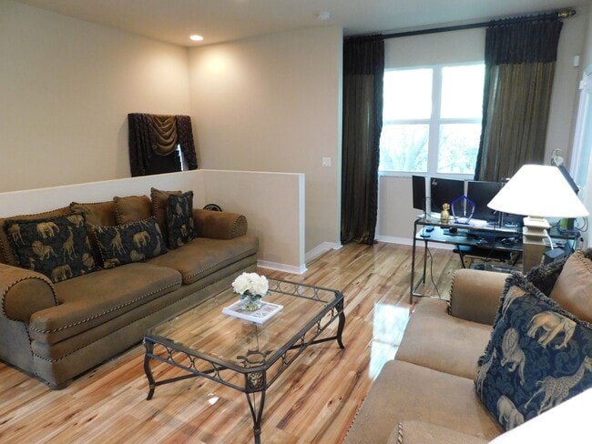 Building Photo - 3134 Grandiflora Dr