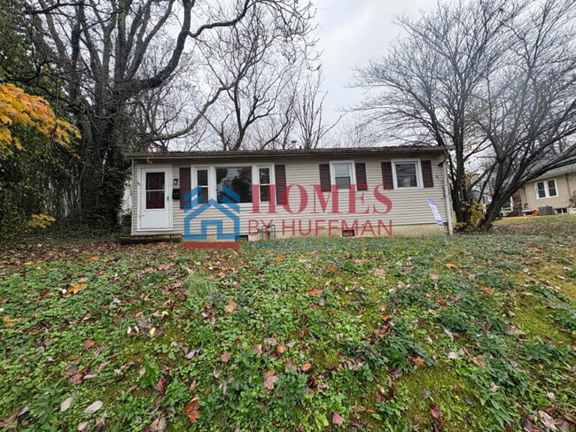 Building Photo - Westside Three Bedroom House