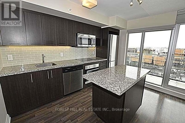 Building Photo - 565 Wilson Ave