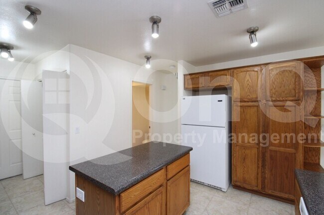 Building Photo - 4759 E Lavender Ln