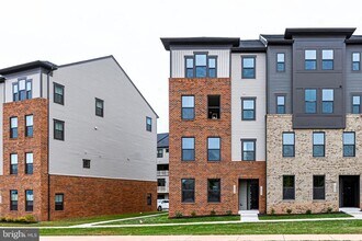 Building Photo - 14055 Sunrise Valley Dr