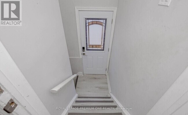 Building Photo - 2085 Bridge Rd