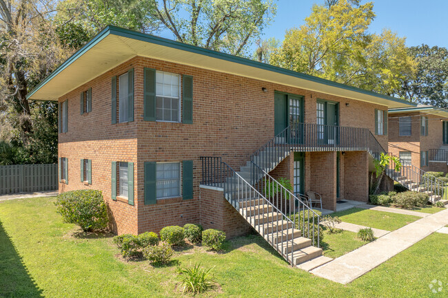 Building Photo - Greenbriar Apartments