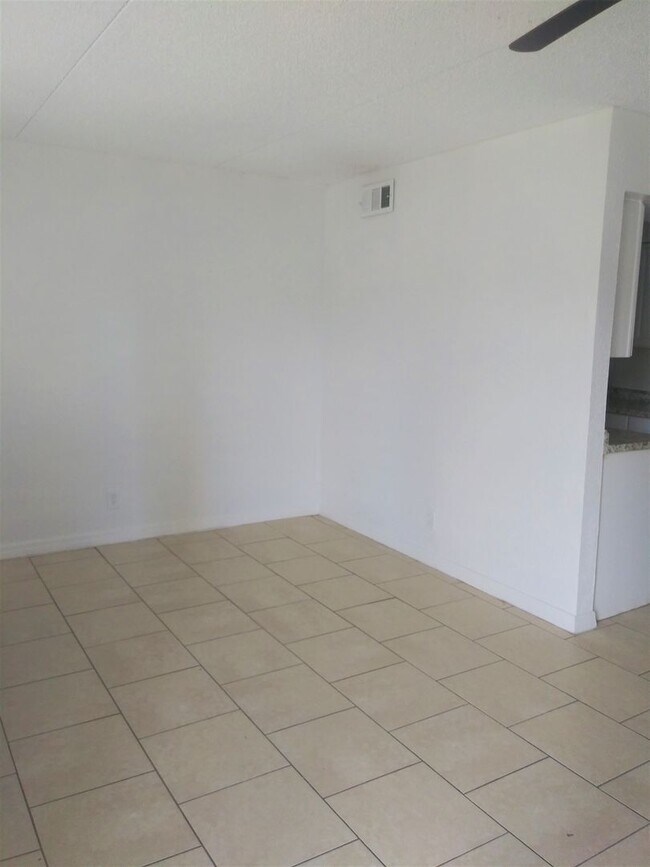 Foto del edificio - 1 Bedroom Apartment in Arlington Square Garden!