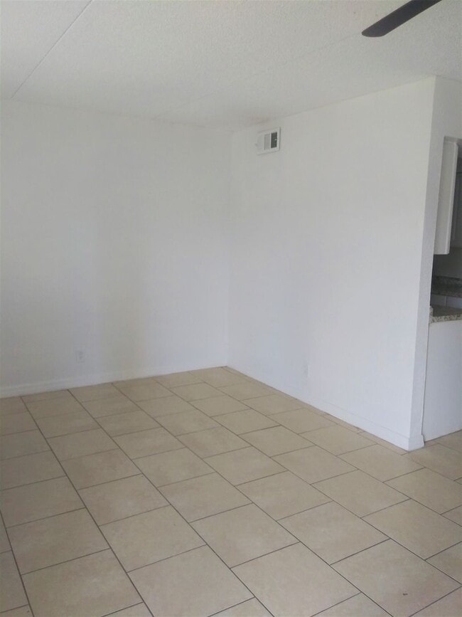 Building Photo - 1 Bedroom Apartment in Arlington Square Garden!