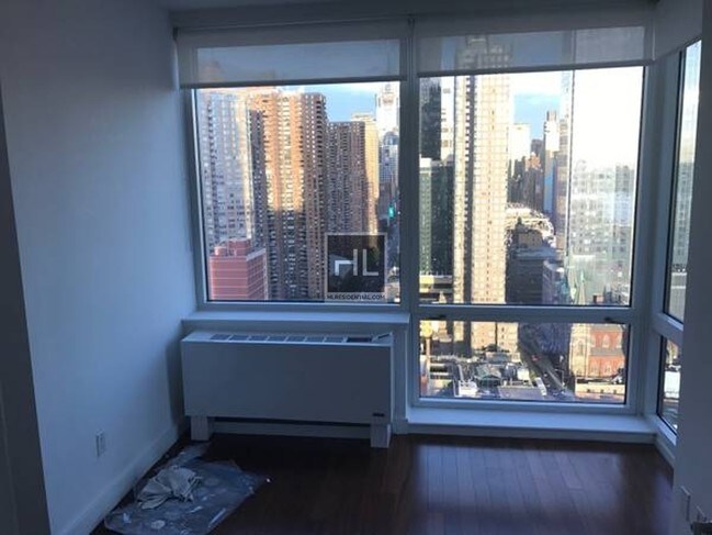 Building Photo - West 42