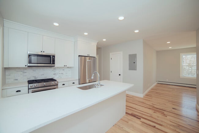 Building Photo - 10 Duffley Ct