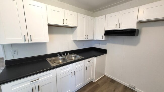 Building Photo - Two Bedroom Duplex apt for Rent: Two Weeks...