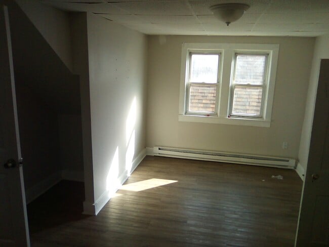 Building Photo - 1213 Pittston Ave
