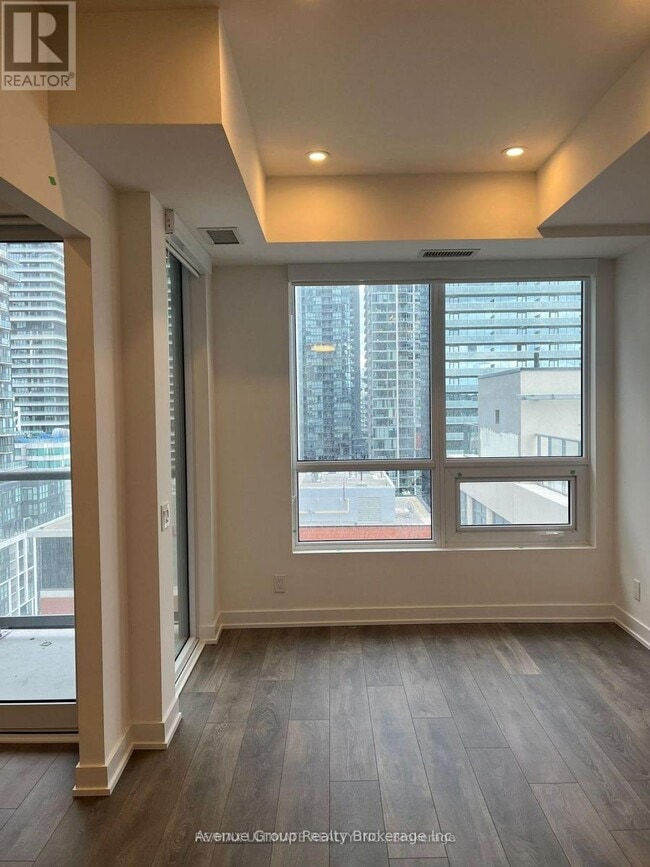 Building Photo - 108 Peter St