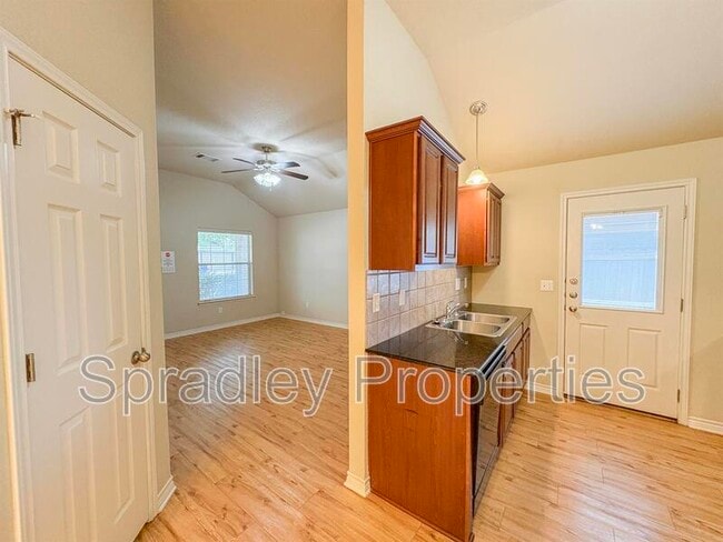 Building Photo - 212A Andy Ln