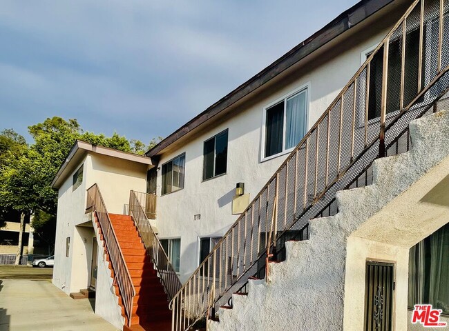 Foto del edificio - 12210 Birch Ave