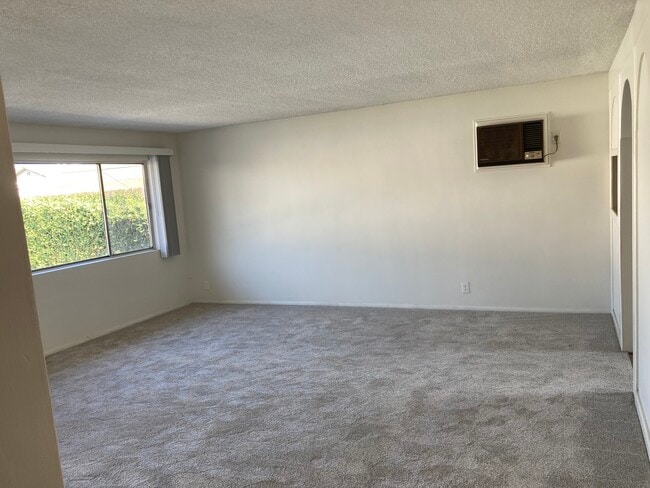 Building Photo - 10614 Solo St