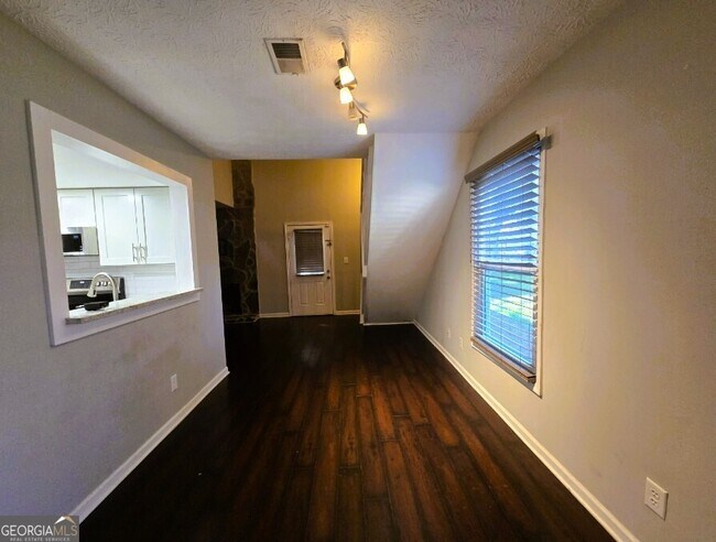 Foto del edificio - 1674 Wynndowne Trail